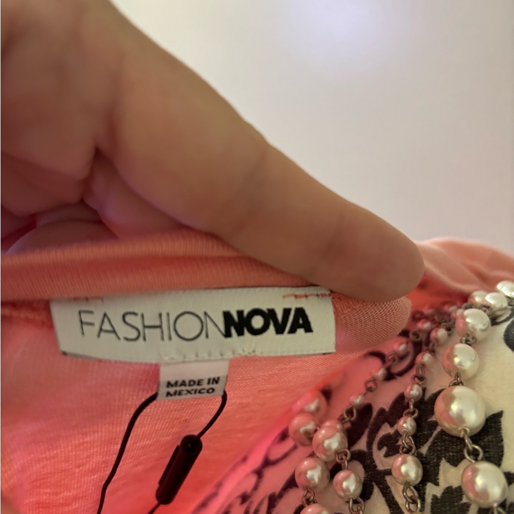*NWT* FASHIONNOVA- women’s “The Big City” Short Sleeve Top - Mauve, size Lg. - Picture 8 of 12